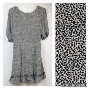 NWT Sienna Sky puff sleeve fit & flare ditsy print lined mini dress open V back